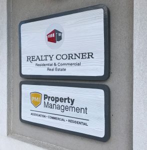design-factor-branding-signage-wood-realtycorner